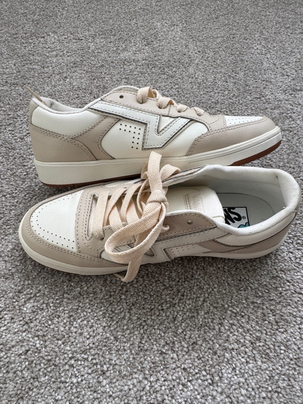 Vans Low-Top Sneakers in Cream and Beige Leather